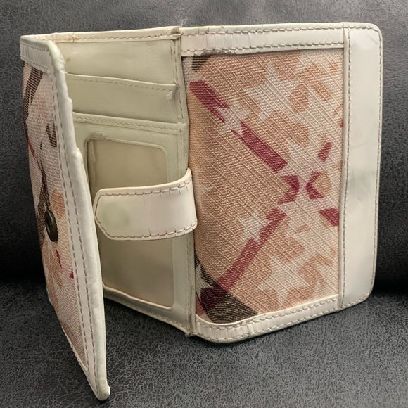 BURBERRY Nova Printed Stars Wallet with ID Window - Picture 15 of 17